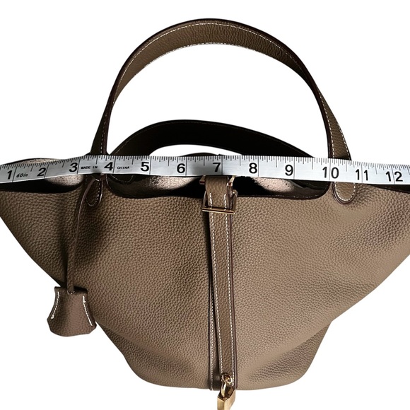 Elegant Brown Leather Tote Bag - Picture 8 of 13